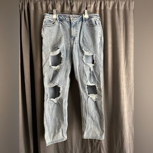 Hollister Curvy High-Rise Mom Jean